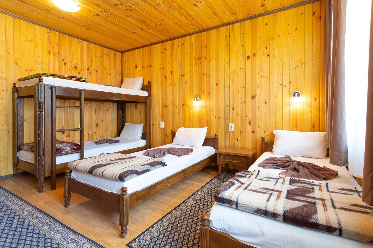 Guest Houses Apriltsi Kravenik Exteriör bild
